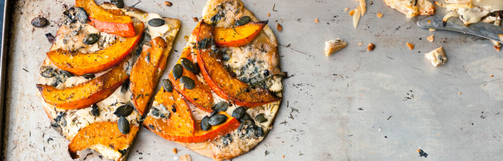 Flammkuchen mit Kürbis und Roquefort Flammkuchen mit Kürbis und Roquefort