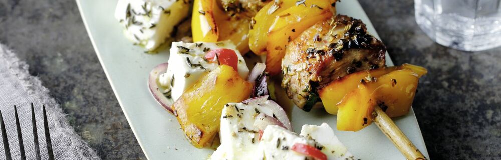 Souvlaki-Spieße mit mariniertem Feta Souvlaki-Spieße mit mariniertem Feta