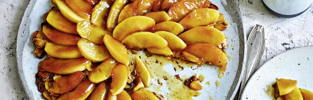 Tarte Tatin mit Mandelblättchenboden Tarte Tatin mit Mandelblättchenboden