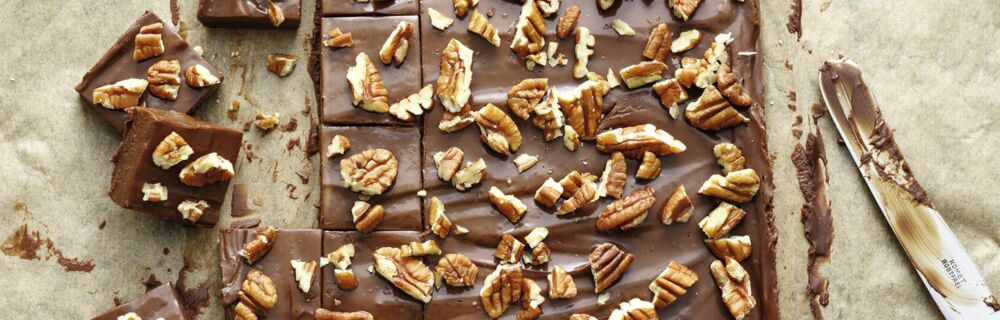 Schoko-Karamell-Fudge mit Pekannüssen Schoko-Karamell-Fudge mit Pekannüssen