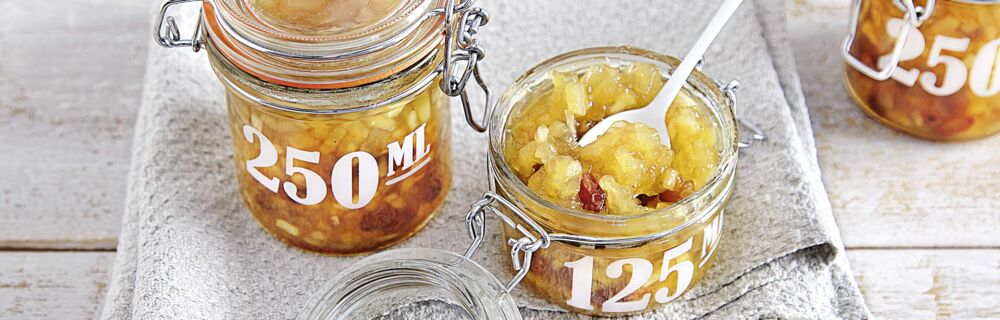 Apfelkonfitüre mit Rosinen und Gewürzen Apfelkonfitüre mit Rosinen und Gewürzen