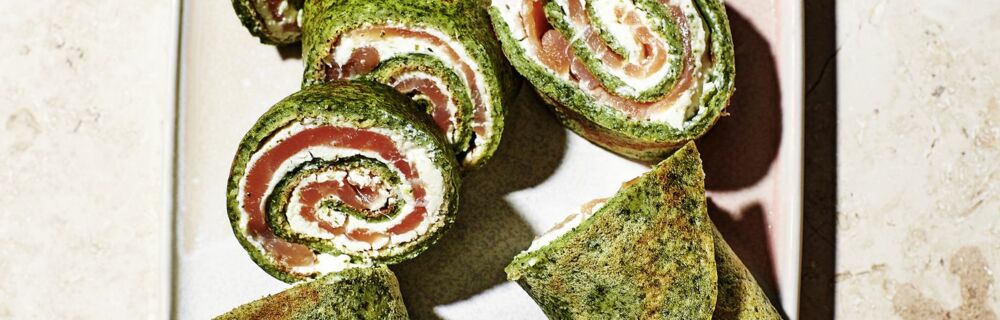 Spinatpfannkuchen-Röllchen mit Räucherlachs