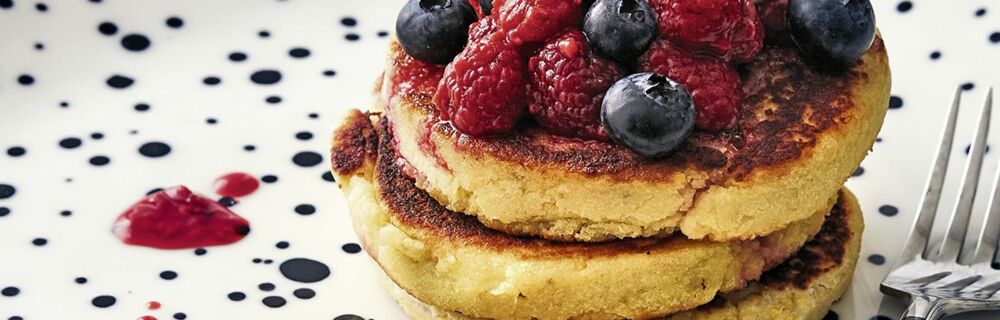 Mandel-Pancakes mit Beeren