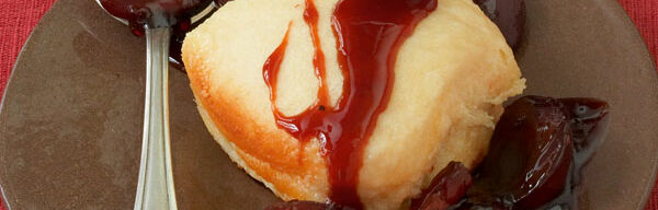 Dampfnudeln mit Zwetschgenkompott Dampfnudeln mit Zwetschgenkompott