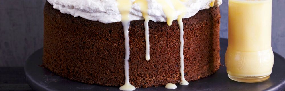 Walnusstorte mit Sahne und Eierlikör Walnusstorte mit Sahne und Eierlikör