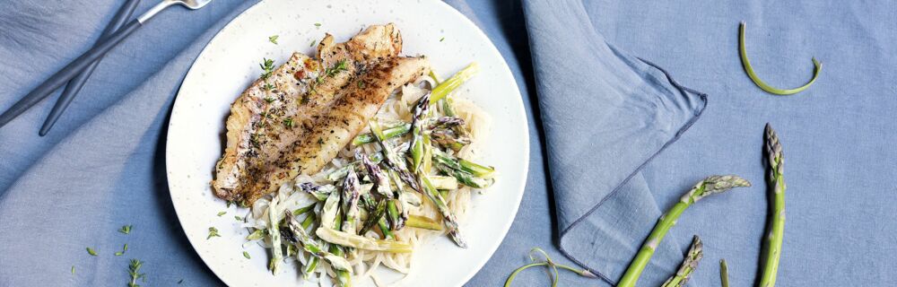 Spargel-Nudeln mit Rotbarsch