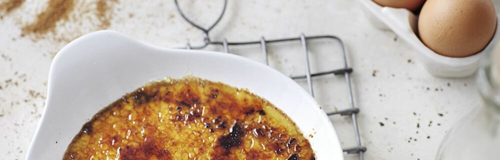 Crème brulée mit Passionsfrucht und Ahornsirup Crème brulée mit Passionsfrucht und Ahornsirup