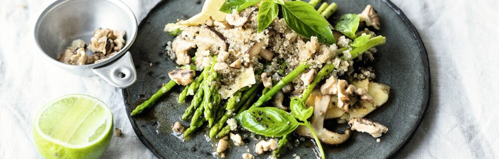 Quinoasalat mit gebratenem Thai-Spargel Quinoasalat mit gebratenem Thai-Spargel