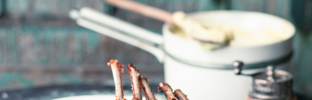 Carrée d'agneau aux herbes - Lammkarree mit Kräuterkruste Carrée d'agneau aux herbes - Lammkarree mit Kräuterkruste