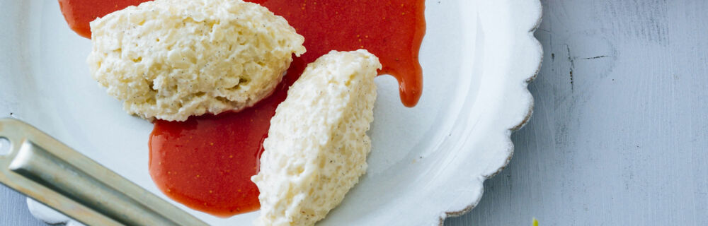 Reisnockerl mit Erdbeersauce