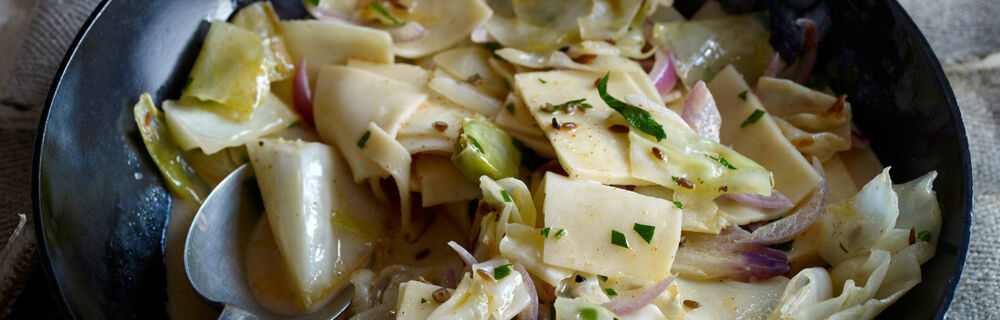 Rezeptvideo: Krautfleckerl Rezeptvideo: Krautfleckerl