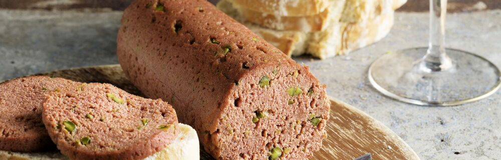 Tofu-Mortadella mit Pistazien Tofu-Mortadella mit Pistazien