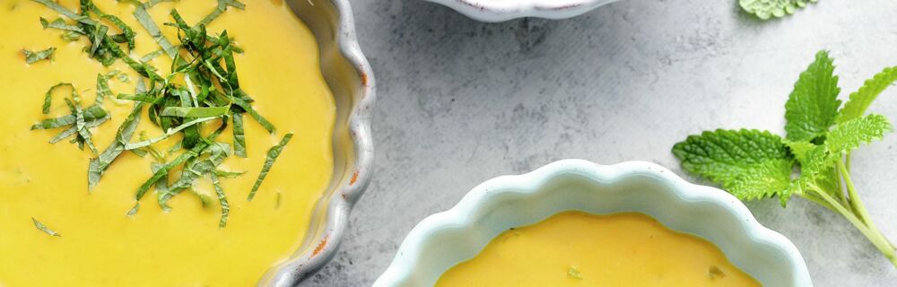 Kürbis-Kartoffel-Suppe mit Zitronenmelisse