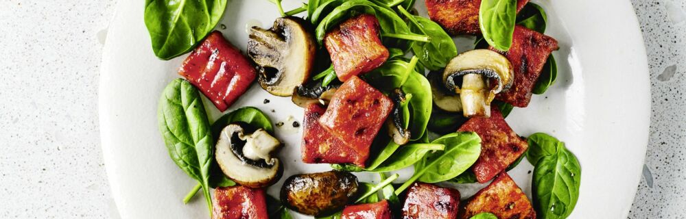 Rote-Bete-Gnocchi mit Spinat