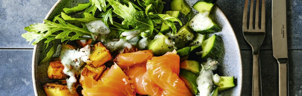 Kartoffel-Lachs-Bowl mit Avocado Kartoffel-Lachs-Bowl mit Avocado