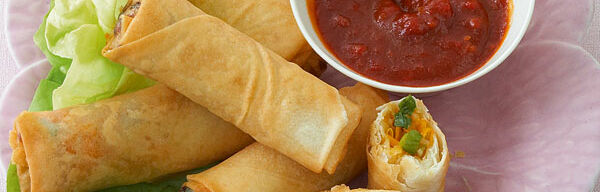 Frühlingsrollen mit Chili-Dip Frühlingsrollen mit Chili-Dip