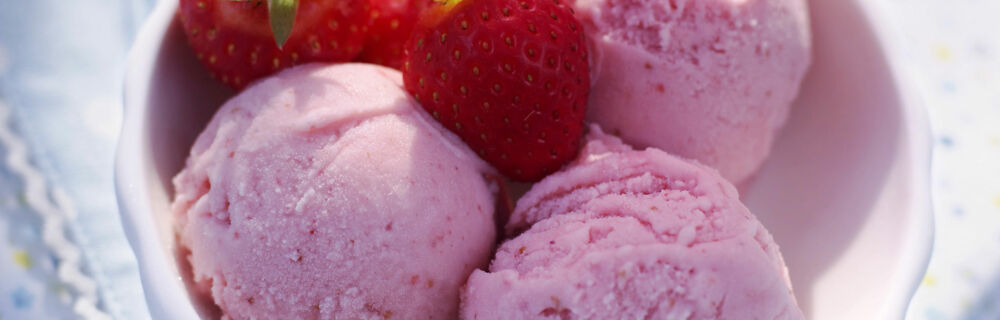 Zartschmelzendes Erdbeereis Zartschmelzendes Erdbeereis