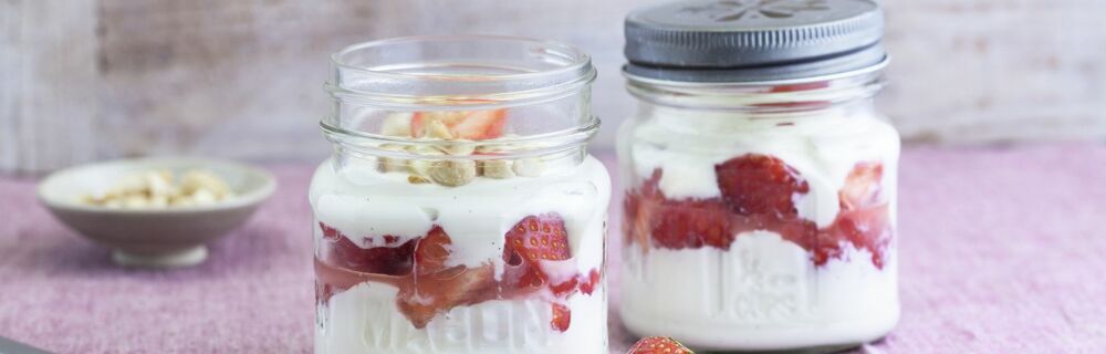 Erdbeerquark mit Mandeln Erdbeerquark mit Mandeln