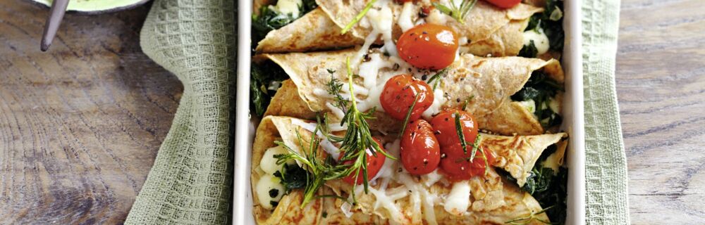 Crespelle mit Spinatfüllung und Tomaten