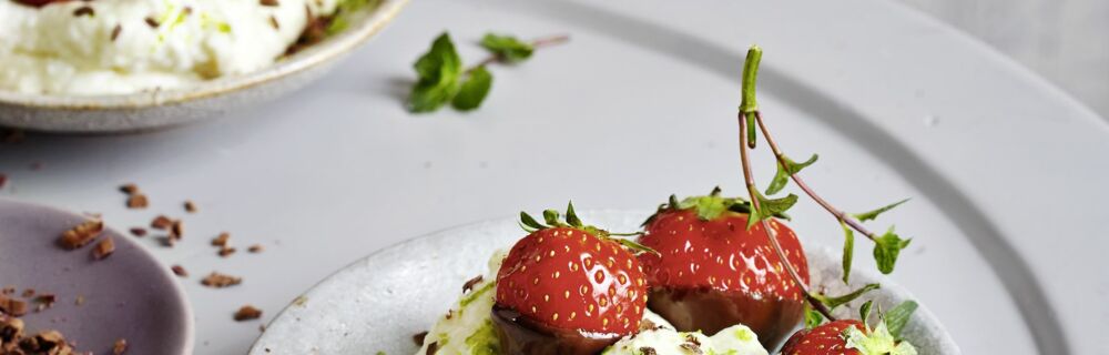 Schoko-Erdbeeren mit Limetten-Mascarpone-Schaum Schoko-Erdbeeren mit Limetten-Mascarpone-Schaum