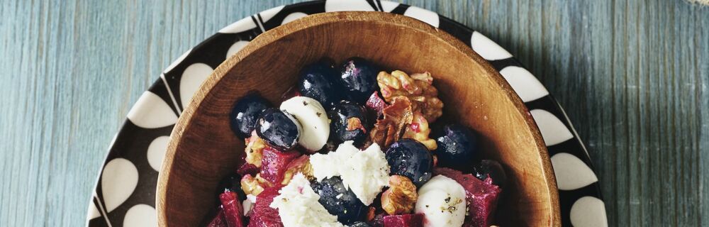 Salat mit Roter Bete und Heidelbeeren