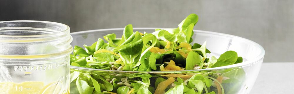 Feldsalat mit Möhrendressing Feldsalat mit Möhrendressing