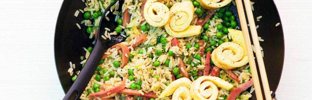 Bratreis mit Erbsen und Omelett Bratreis mit Erbsen und Omelett