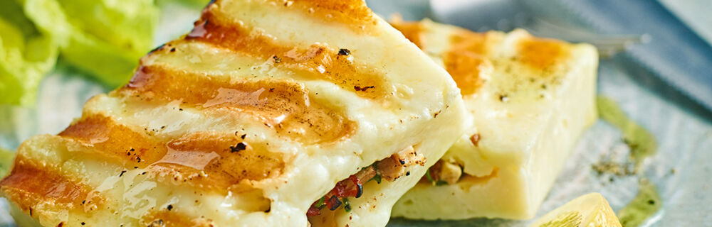 Halloumi mit bunter Füllung Halloumi mit bunter Füllung