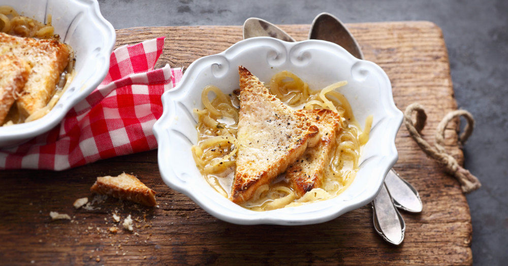 Französische Zwiebelsuppe mit Gruyère Rezept | Küchengötter Französische Zwiebelsuppe mit Gruyère Rezept | Küchengötter