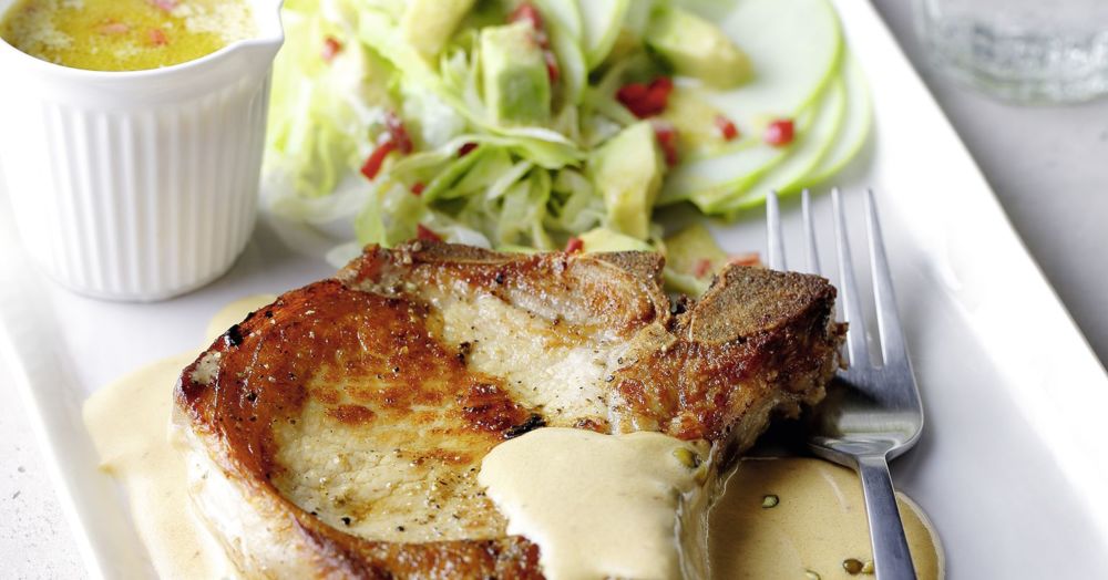 Keto Kotelett mit Avocado-Apfel-Salat | Küchengötter Keto Kotelett mit Avocado-Apfel-Salat | Küchengötter