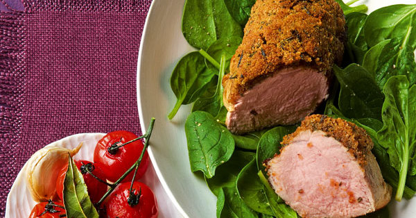 Kalbshüfte mit Rosmarinkruste, Cocktailtomaten und jungem Spinat Rezept ... Kalbshüfte mit Rosmarinkruste, Cocktailtomaten und jungem Spinat Rezept ...