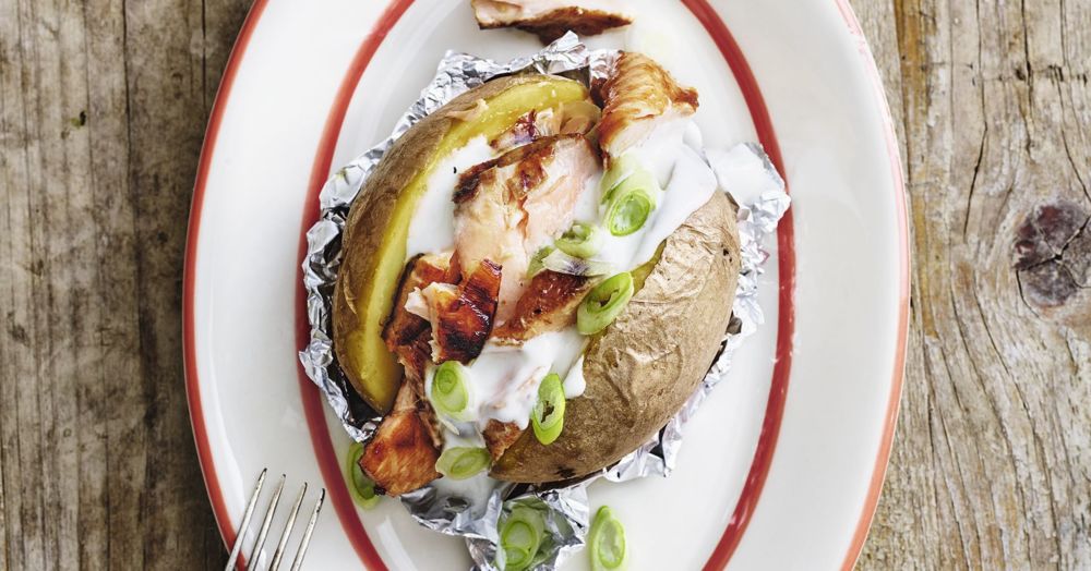 Gegrillte Folienkartoffeln mit Lachs Rezept | Küchengötter Gegrillte Folienkartoffeln mit Lachs Rezept | Küchengötter