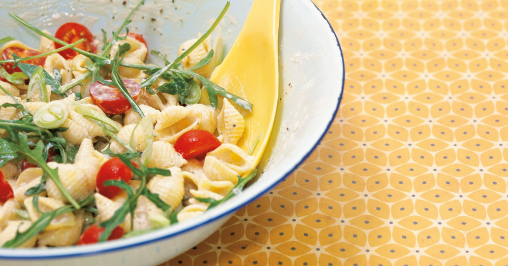 Nudelsalat mit Tomaten und Rucola Rezept | Küchengötter