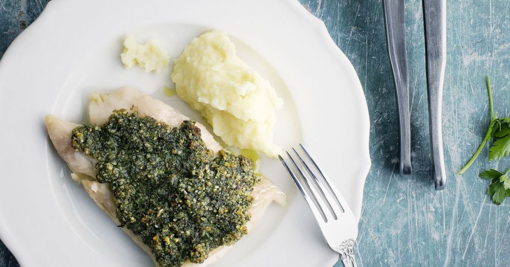 Kabeljau mit Kräuter-Nuss-Kruste und Kartoffel-Pastinaken-Püree Rezept ... Kabeljau mit Kräuter-Nuss-Kruste und Kartoffel-Pastinaken-Püree Rezept ...