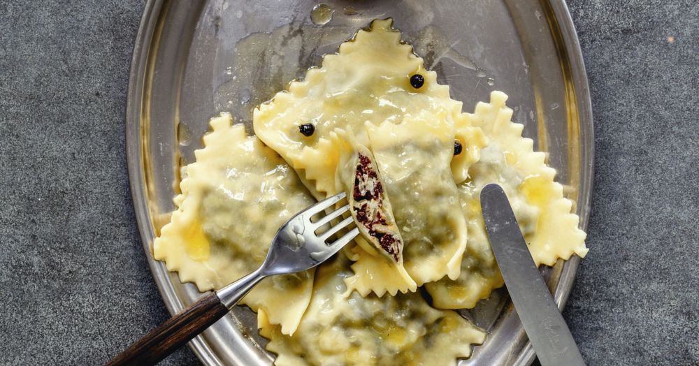 Blutwurst-Maultaschen mit Apfelkompott Rezept | Küchengötter Blutwurst-Maultaschen mit Apfelkompott Rezept | Küchengötter