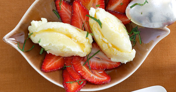 Quarknockerln mit Erdbeersalat Rezept | Küchengötter