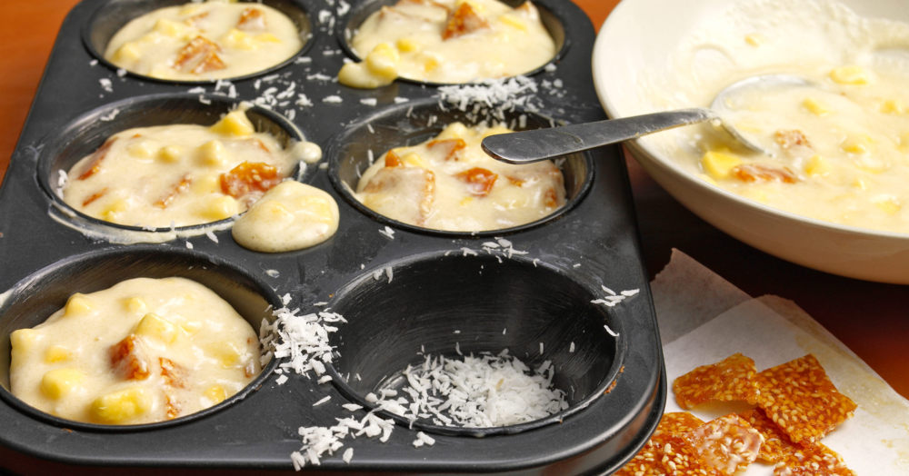 Kokos-Muffins mit Sesam und Mango Rezept | Küchengötter