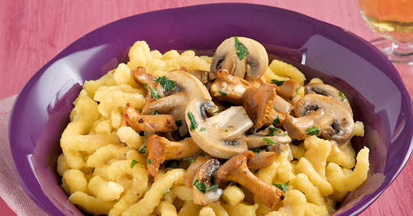 Spätzle mit Pilz-Rahmsauce Rezept | Küchengötter Spätzle mit Pilz-Rahmsauce Rezept | Küchengötter
