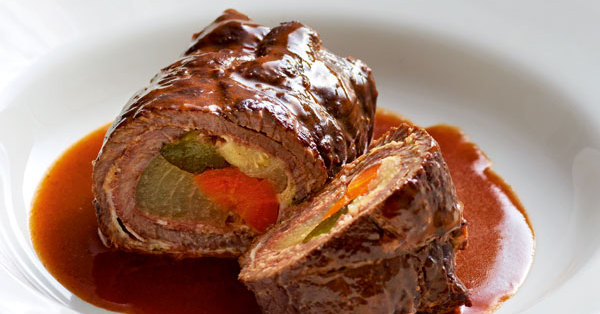 Rindsrouladen mit Gurkerl und Speck Rezept | Küchengötter Rindsrouladen mit Gurkerl und Speck Rezept | Küchengötter