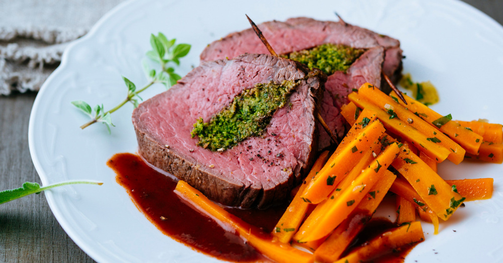 Gefülltes Rinderfilet mit Möhren Rezept (glutenfrei) | Küchengötter Gefülltes Rinderfilet mit Möhren Rezept (glutenfrei) | Küchengötter