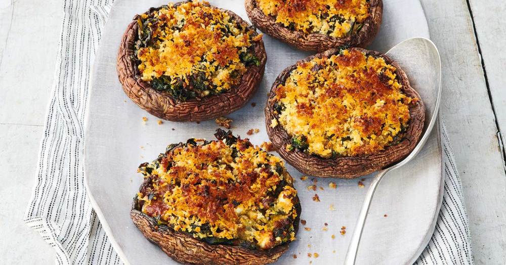 Mit Mangold und Feta gefüllte Portobellos vom Grill Rezept | Küchengötter Mit Mangold und Feta gefüllte Portobellos vom Grill Rezept | Küchengötter