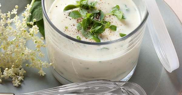 Joghurtdressing mit Holunder Rezept | Küchengötter