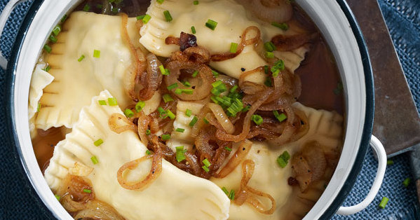 Maultaschen mit geschmälzten Zwiebeln Rezept | Küchengötter