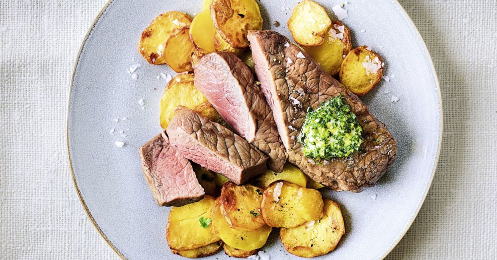 Rumpsteak mit Bratkartoffeln und Kräuterbutter Rezept | Küchengötter
