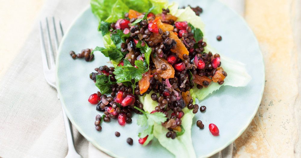 Belugalinsen-Salat mit getrockneten Aprikosen und Oliven Rezept ...