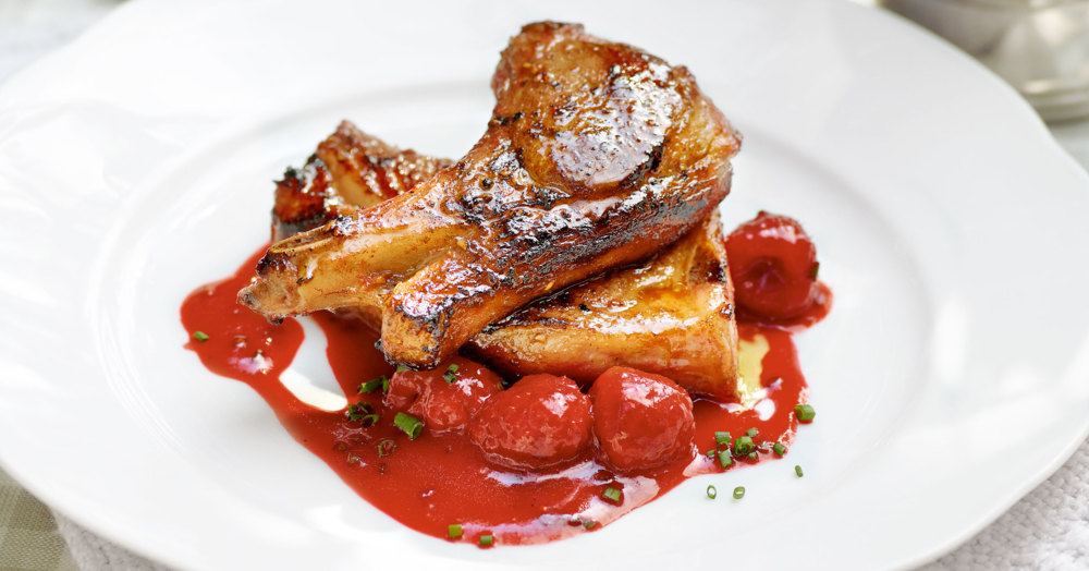 Koteletts vom Lammrücken mit Himbeeren