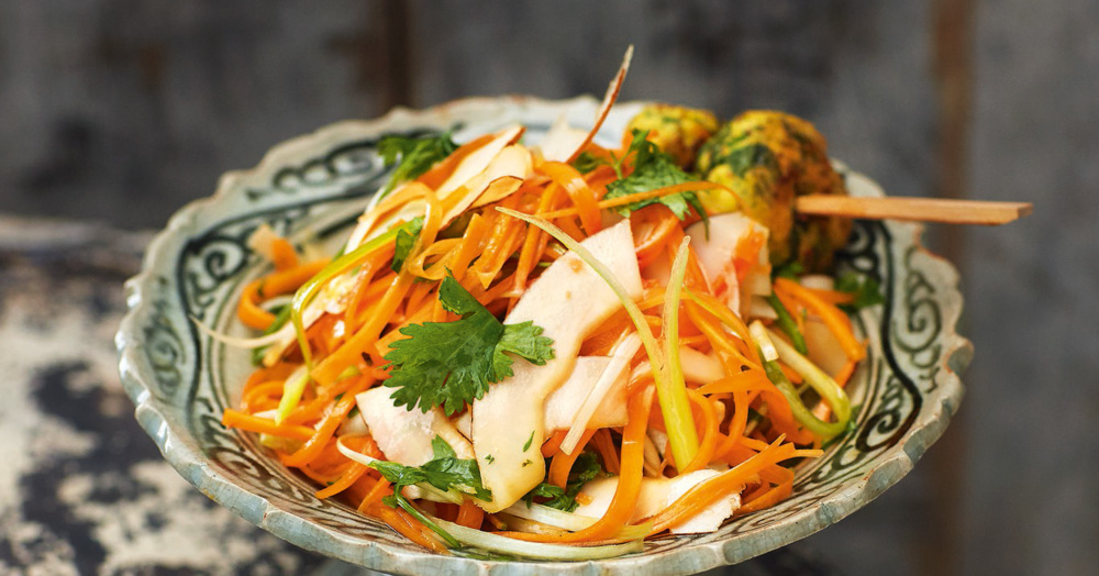 Kokos-Möhren-Julienne mit Spießen und Chili-Limetten-Dressing Rezept ... Kokos-Möhren-Julienne mit Spießen und Chili-Limetten-Dressing Rezept ...