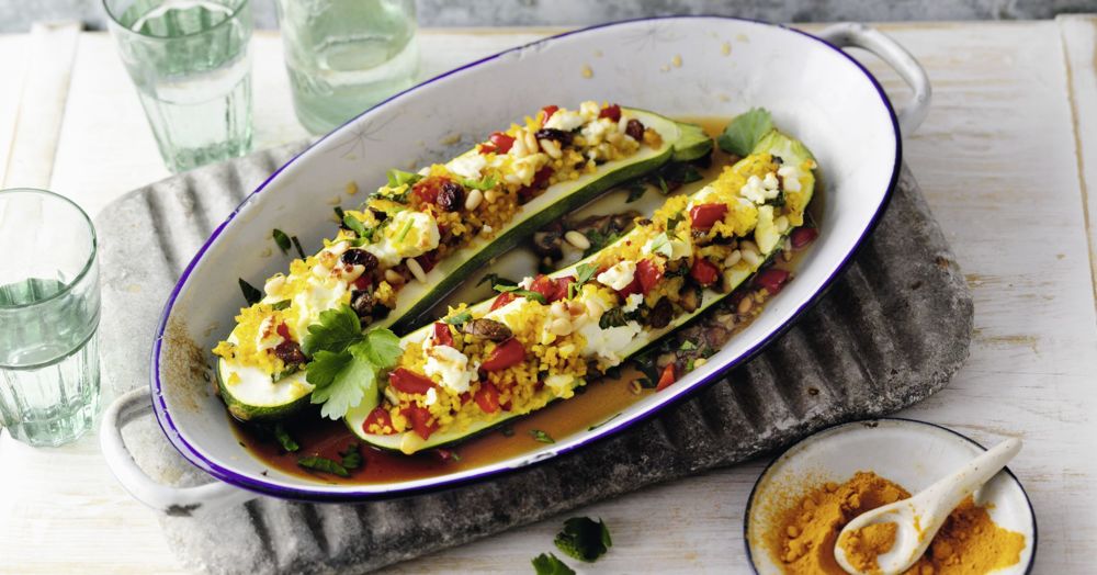Gefüllte Zucchini mit Bulgur-Kurkuma-Pilaw Rezept | Küchengötter Gefüllte Zucchini mit Bulgur-Kurkuma-Pilaw Rezept | Küchengötter