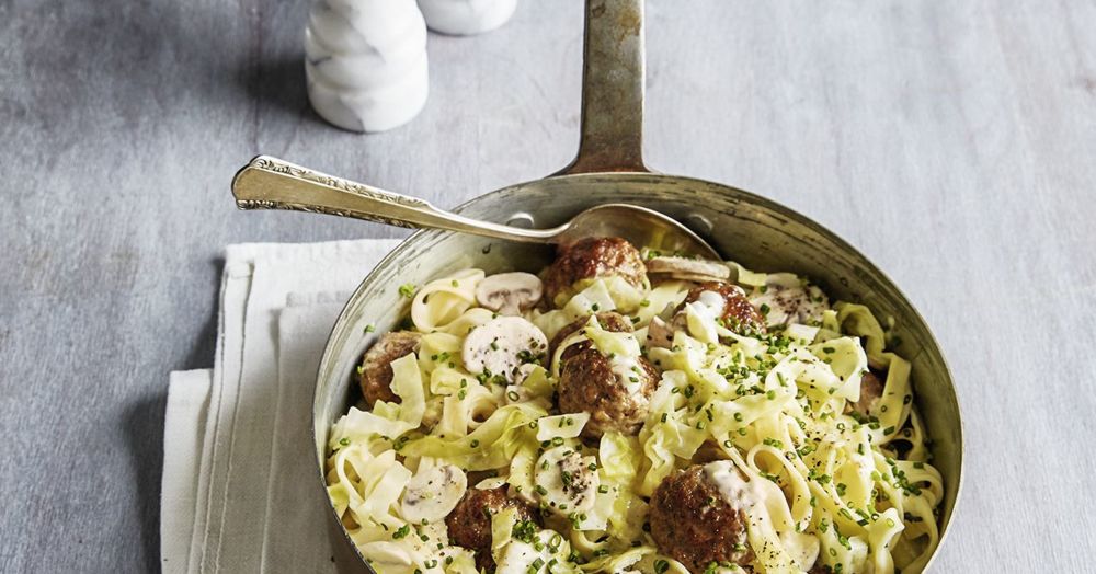 One Pot Hackbällchen auf Spitzkohl-Tagliatelle | Küchengötter One Pot Hackbällchen auf Spitzkohl-Tagliatelle | Küchengötter