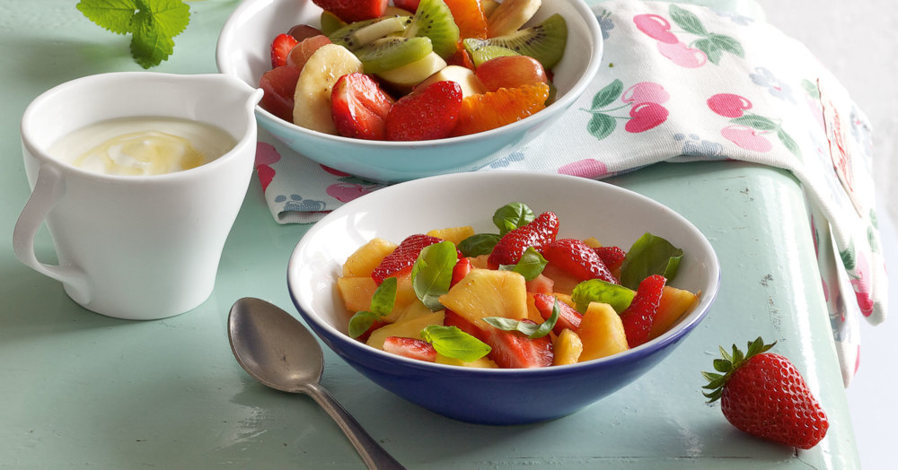 Obstsalat mit Honig-Joghurt Rezept | Küchengötter Obstsalat mit Honig-Joghurt Rezept | Küchengötter